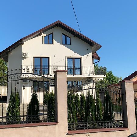 Apartament Micsunelelor Cu Parcare Privata Яссы Экстерьер фото