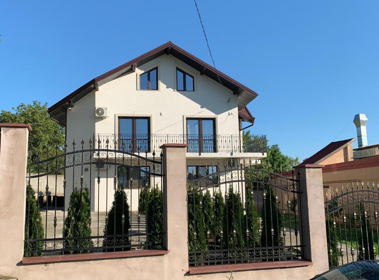 Apartament Micsunelelor Cu Parcare Privata Яссы Экстерьер фото